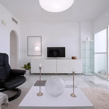 Apartamento Scandinavian Style With Amazing Sea Views And South West Facing Sunny Terrace In Miraflores Walking Distance To The Beach! Málaga