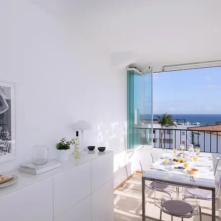 Scandinavian Style With Amazing Sea Views And South West Facing Sunny Terrace In Miraflores Walking Distance To The Beach! Apartamento